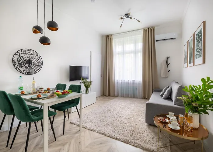 Kiraly Home By Stn