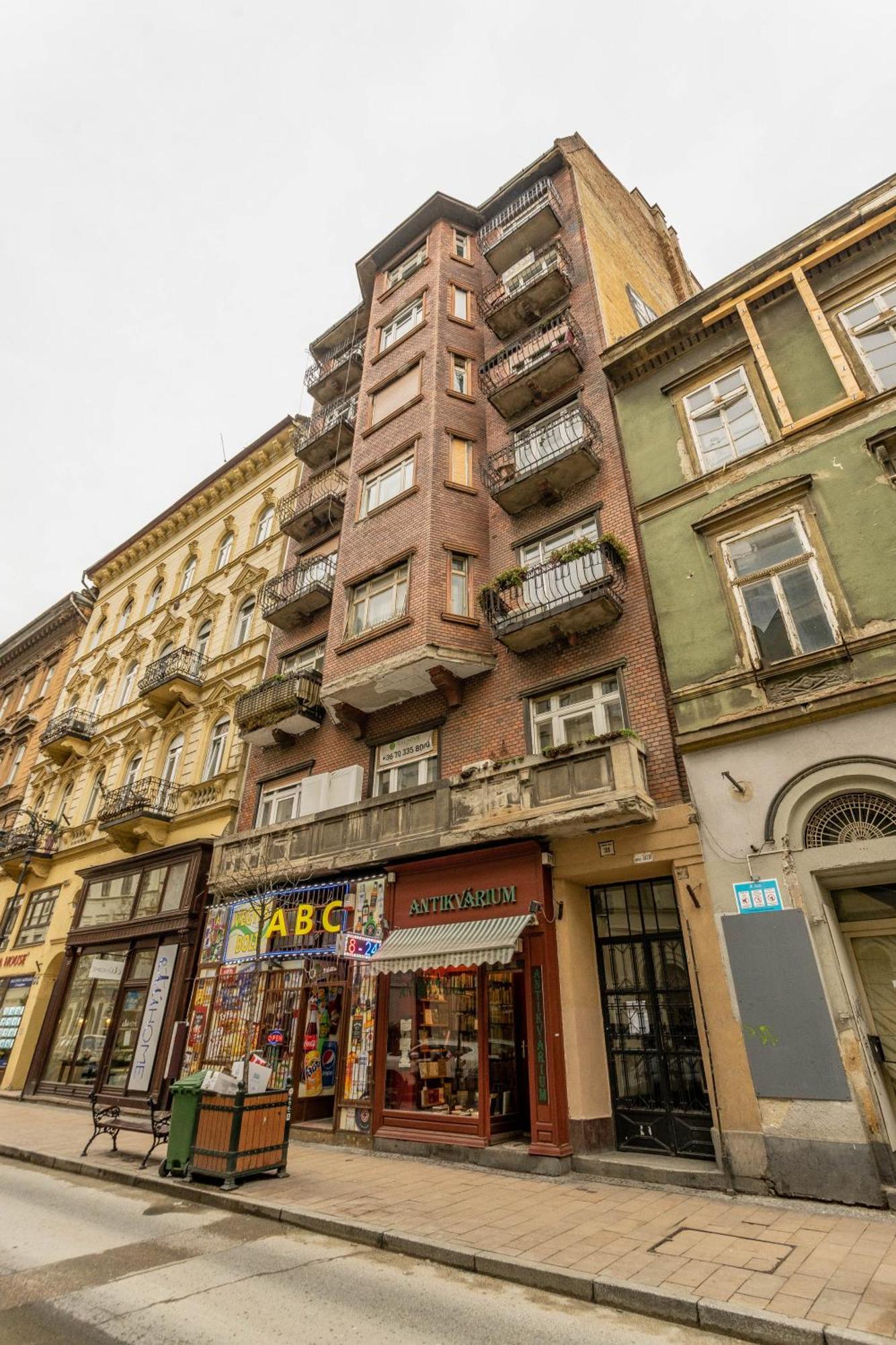 Kiraly By Stn Apartment