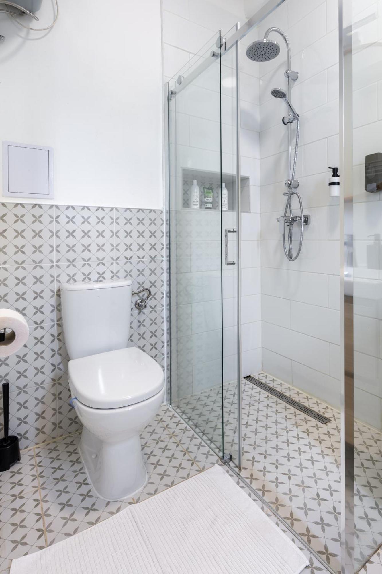 Kiraly By Stn * Budapest